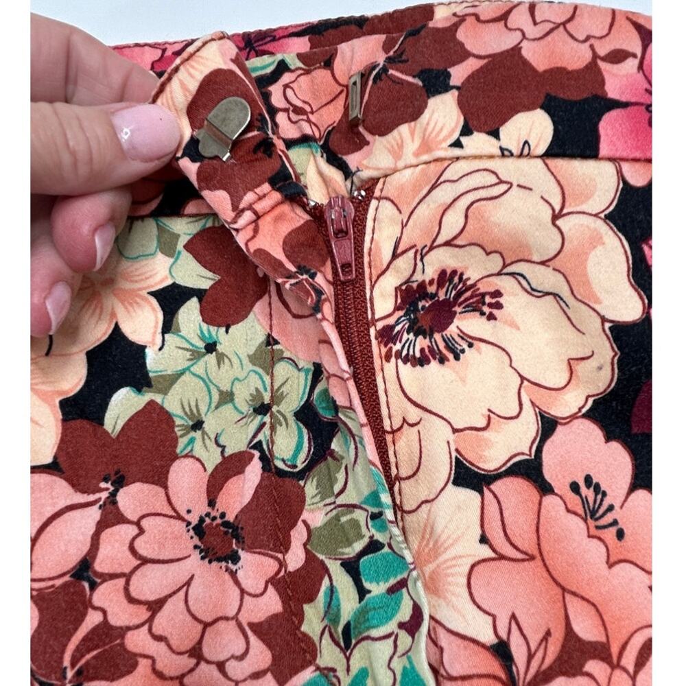 Larry Levine Floral High Rise Bermuda 12" Short Multicolored Women 10 - Picture 3 of 9